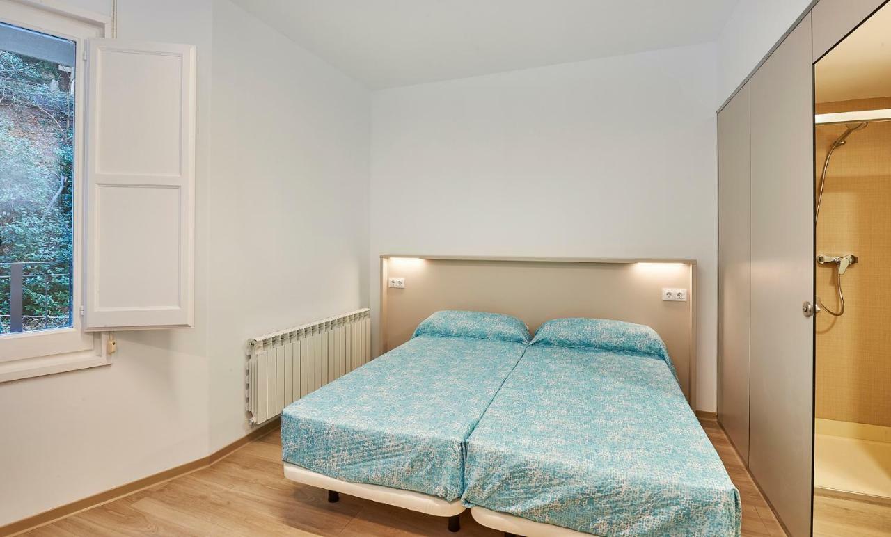 Alberg Abat Oliba Monistrol de Montserrat Luaran gambar A bedroom with two single beds
